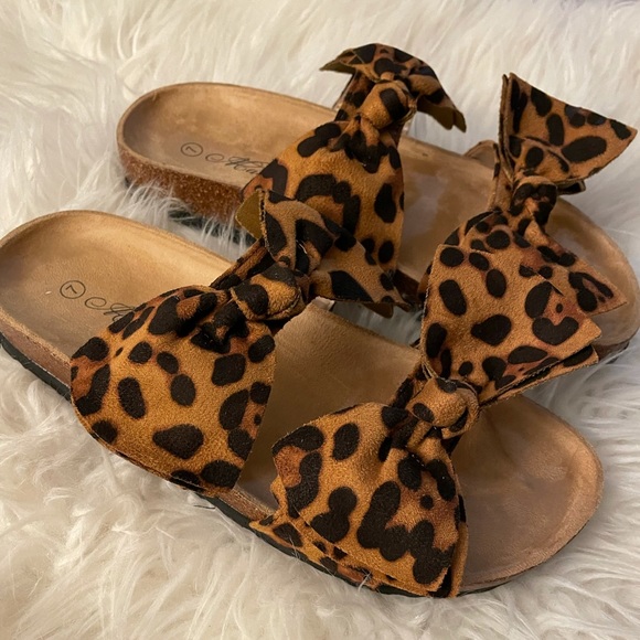 Leopard Double Bow Footbed Sandals - Picture 10 of 11